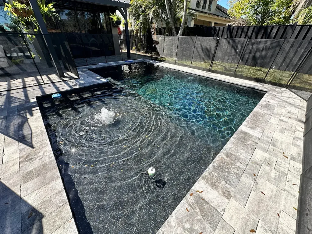 Bubbler in a small Orlando pool going with a protection screen going around the outside